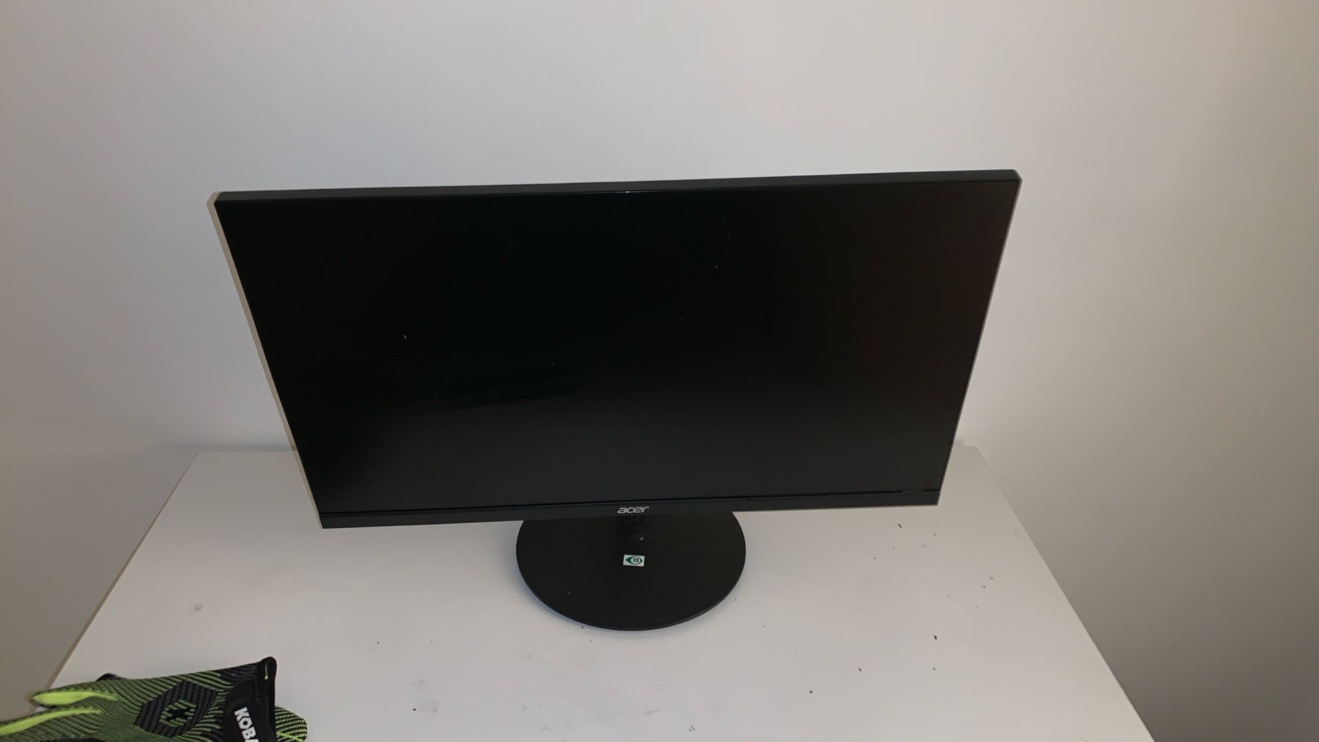 Acer monitor comes with keyboard and mouse and all cords