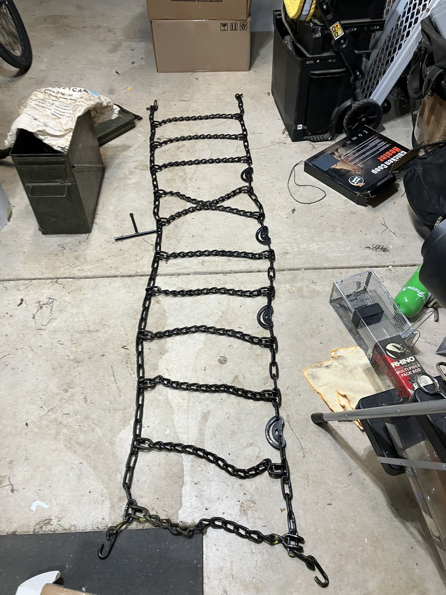 LES SCHWAB TRUCK CHAINS