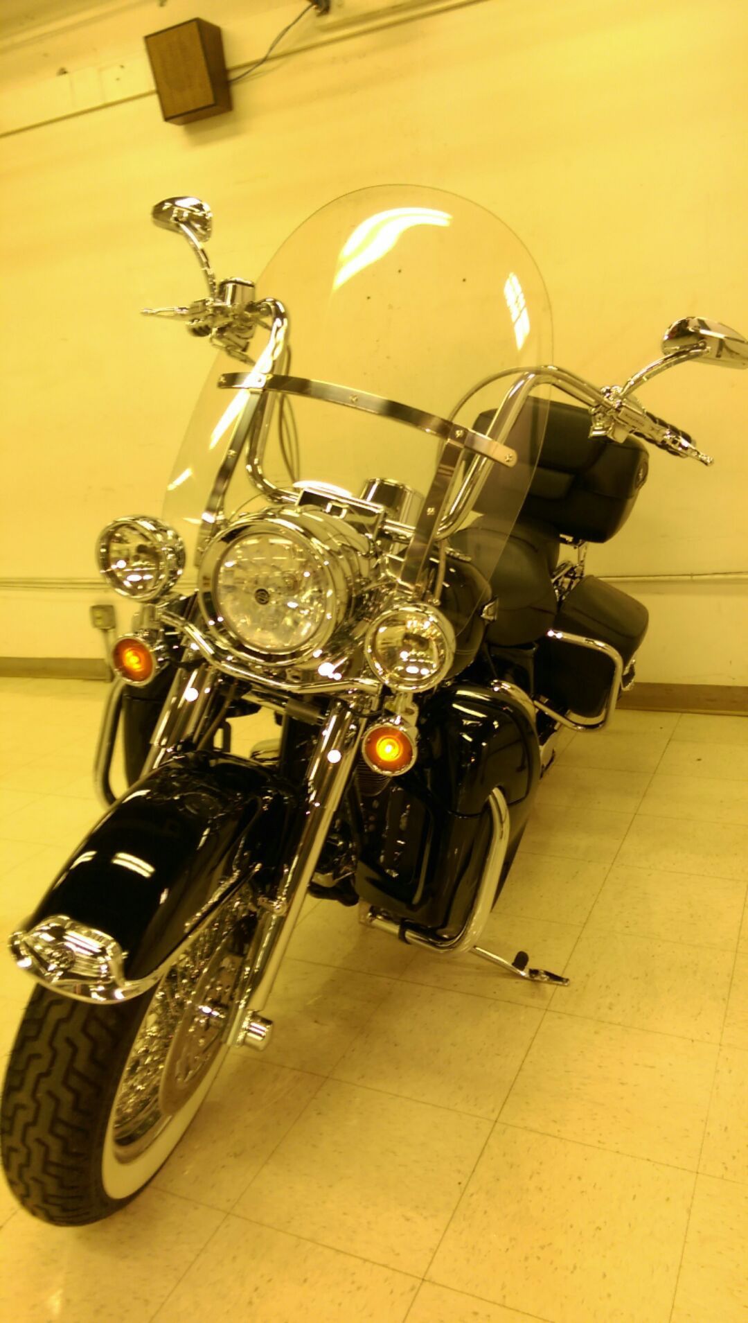 2005 Harley Davidson pristine condition extra saddle bags
