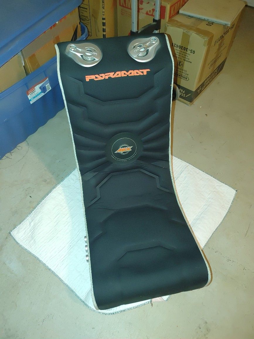 Pyramat S2000 Sound Rocker Gaming Chair