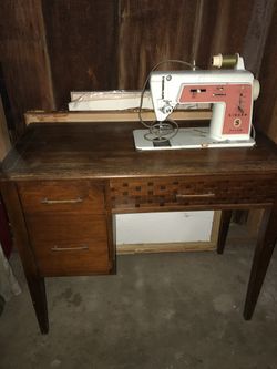 SINGER 626 sewing machine with desk