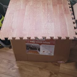 BOX OF FOAM TILES 2'X2' 96SQFT 24 PIECES