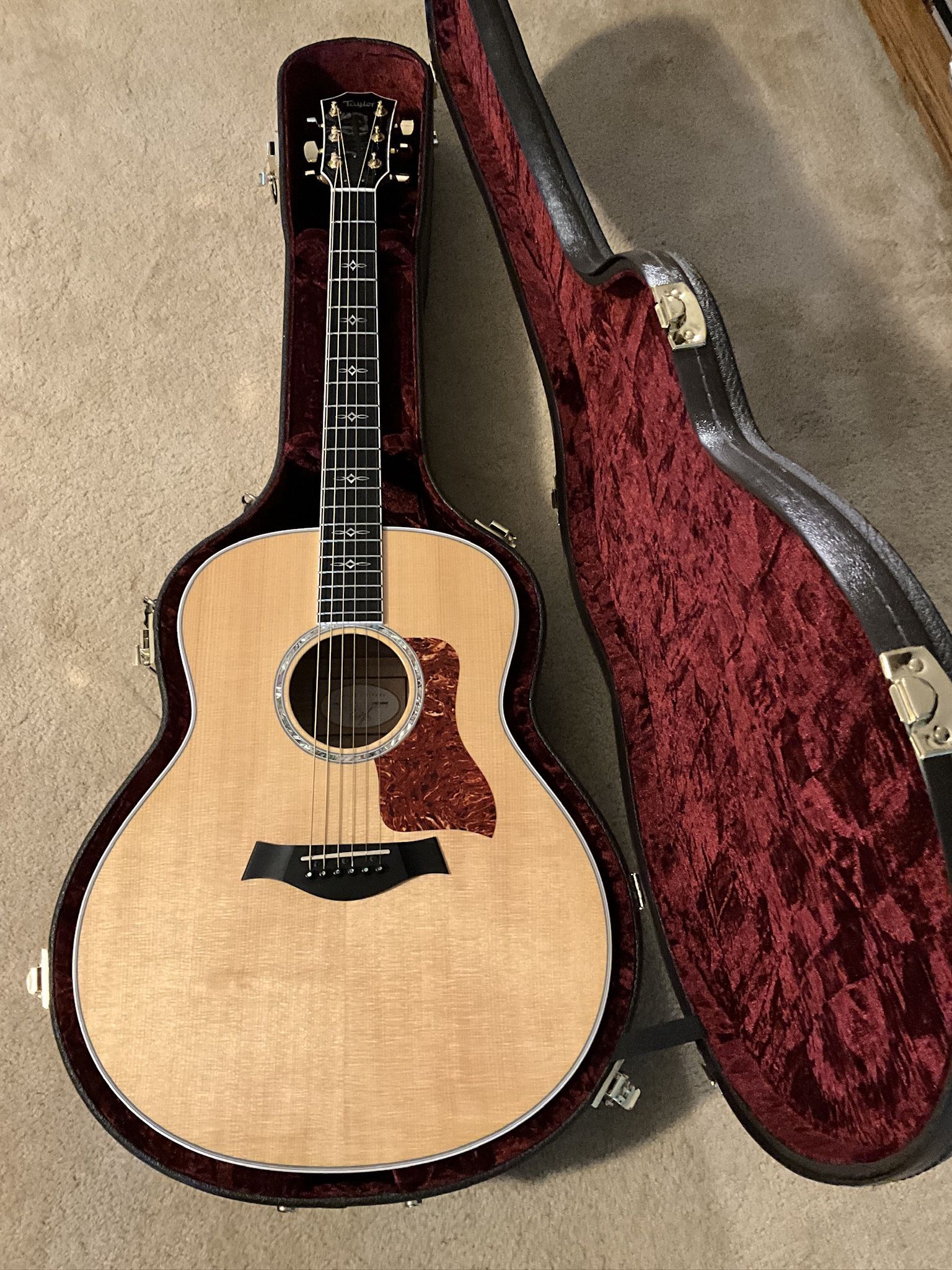 Taylor 618E Acoustic-electric