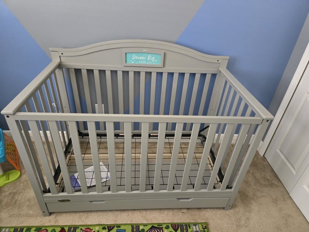 NEW BABY CRIB