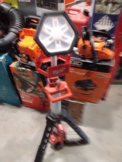 MILWAUKEE M18 CORDLESS LIGHT  TOOL ONLY
