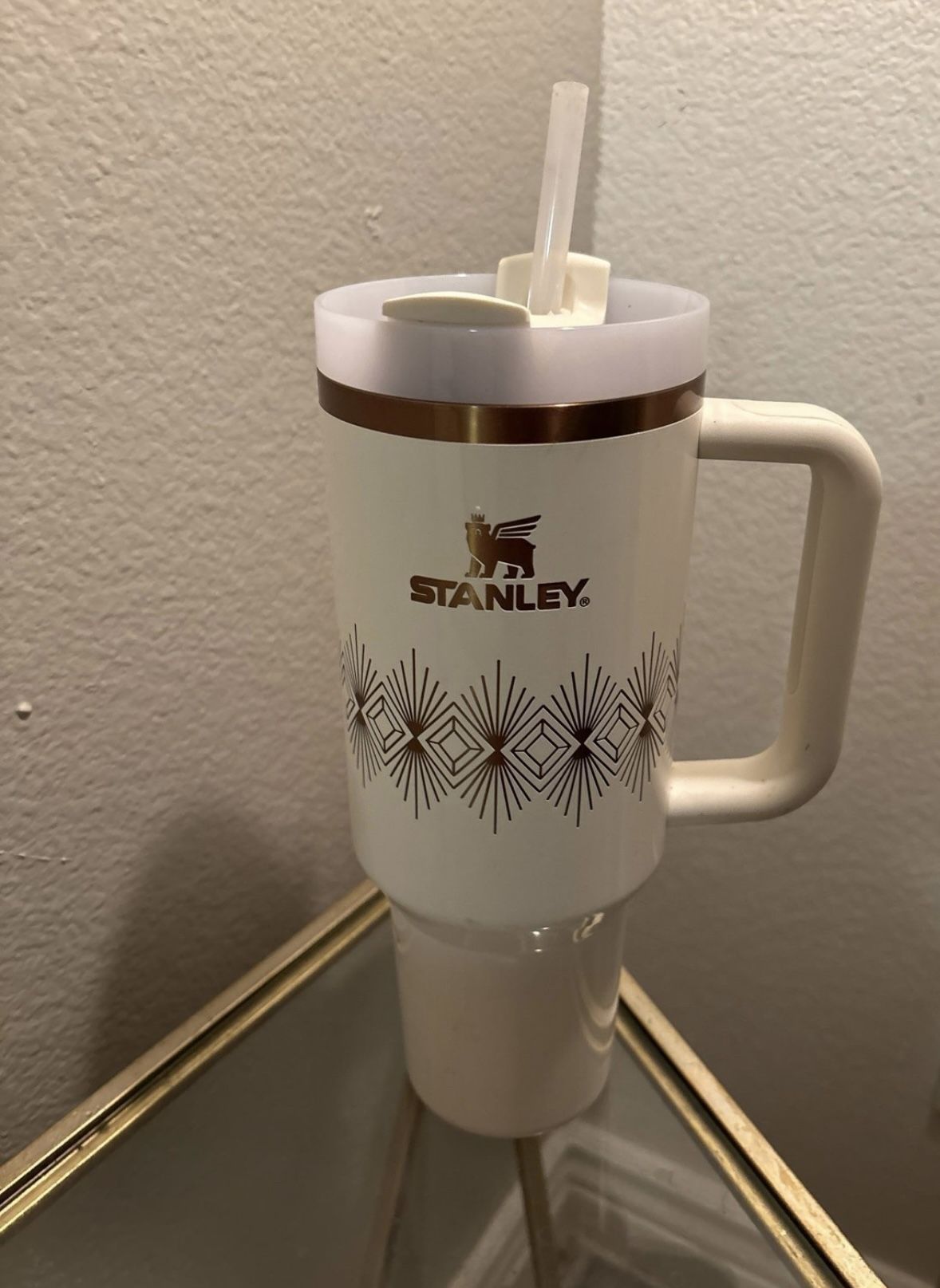 White and gold 40oz STANLEY cup DECO COLLECTION QUENCHER H2.0 FLOWSTATE™ TUMBLER