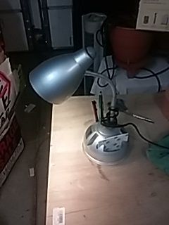 METAL AND PLASTIC DESK LAMP