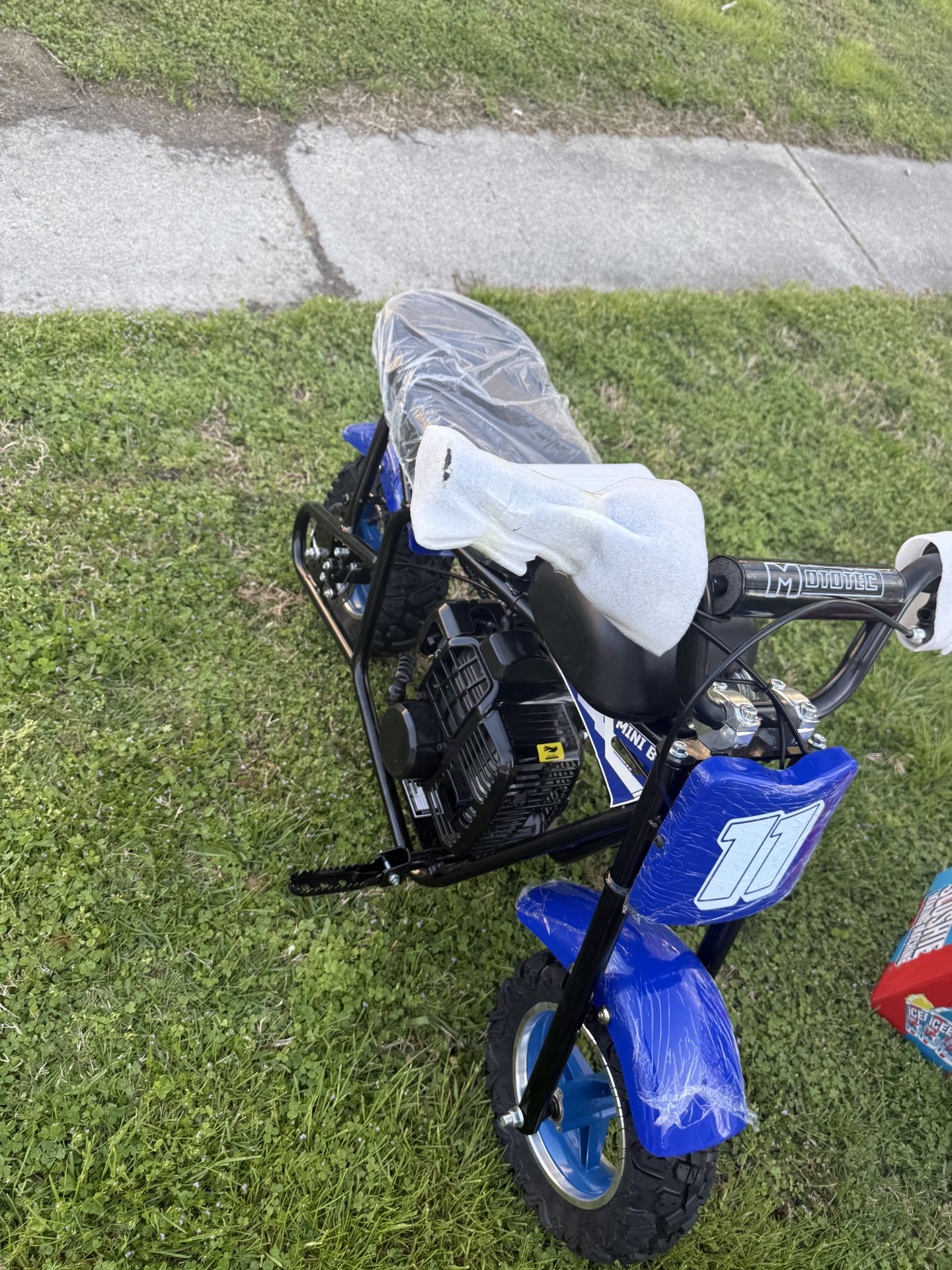 It’s a mini bite motorcycle it take gas