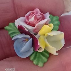 Vtg.unique PORCELAIN Flower Boutique Pin