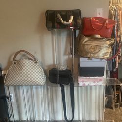 Acrilic stand For Decorations And Purses