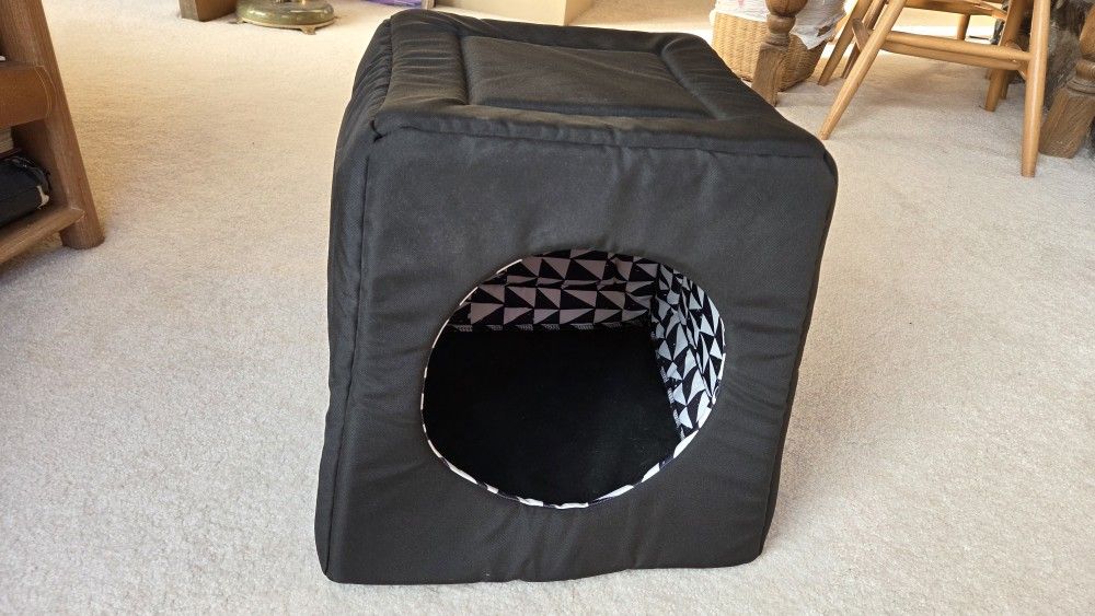 Like New IKEA Lurvig Covered Cat Bed 204.632.78, Price OBO