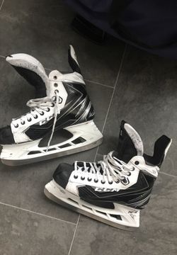 Skates radko gudas skate size 9 made in Canada
