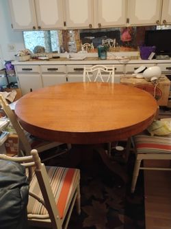 Beautiful antique solid table & 4 chairs