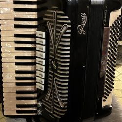 Sonola Rivoli Accordion Deluxe R460 Good Quality-Used 