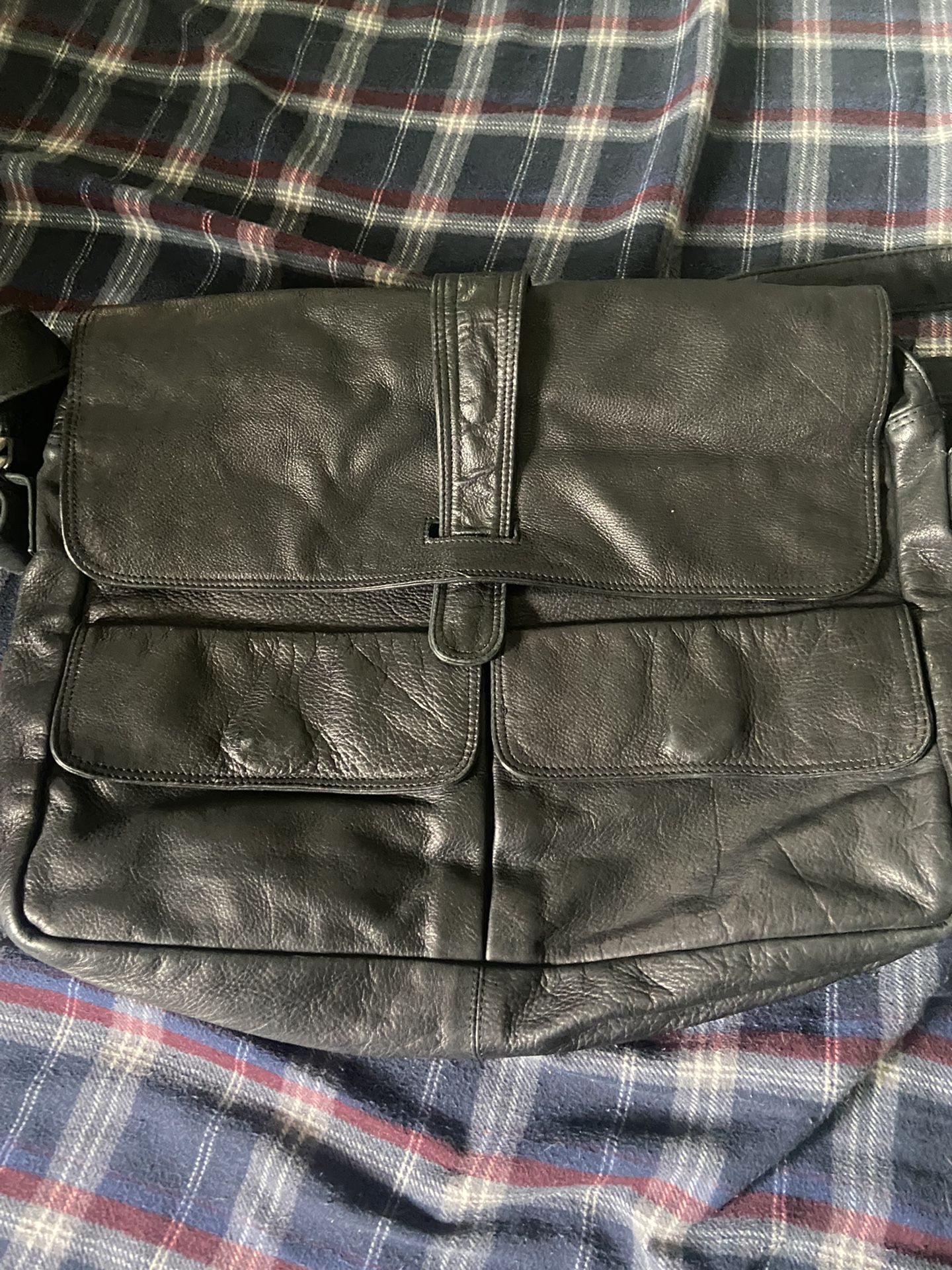 Kenneth Cole Black Leather Messenger Bag