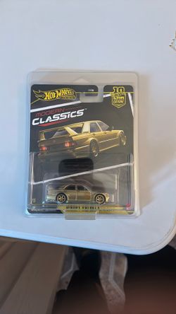Mercedes Benz Gold Chase
