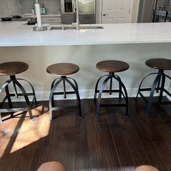 ISQAA Quality Certified Wooden Adjustable Bar Stools