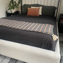 Upholstered Queen Bed