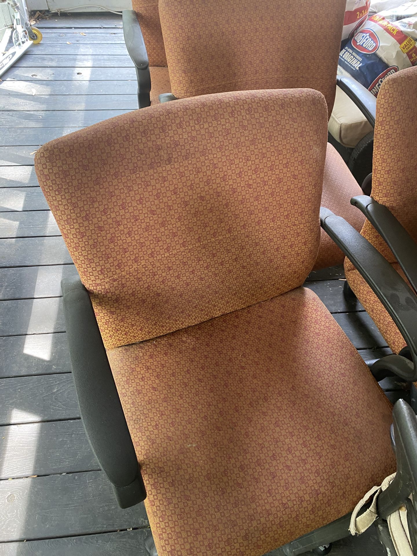 6 Cushioned Rolling chairs Free
