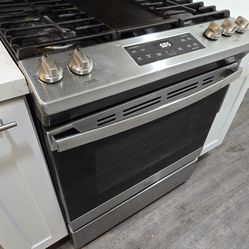 GE SLIDE IN 5 BURNER STOVE