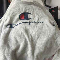 Champion Sweater Size M