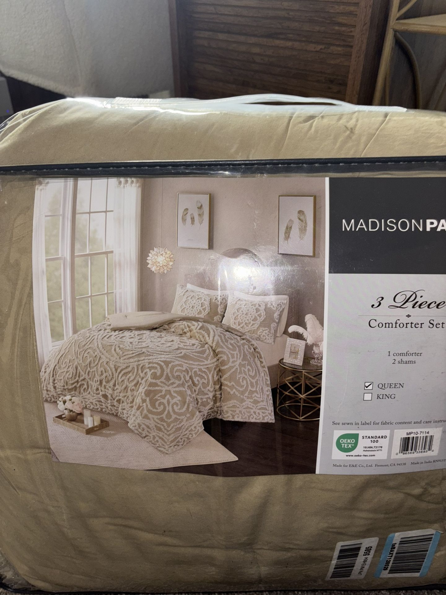 Full/Queen Comforter set *New