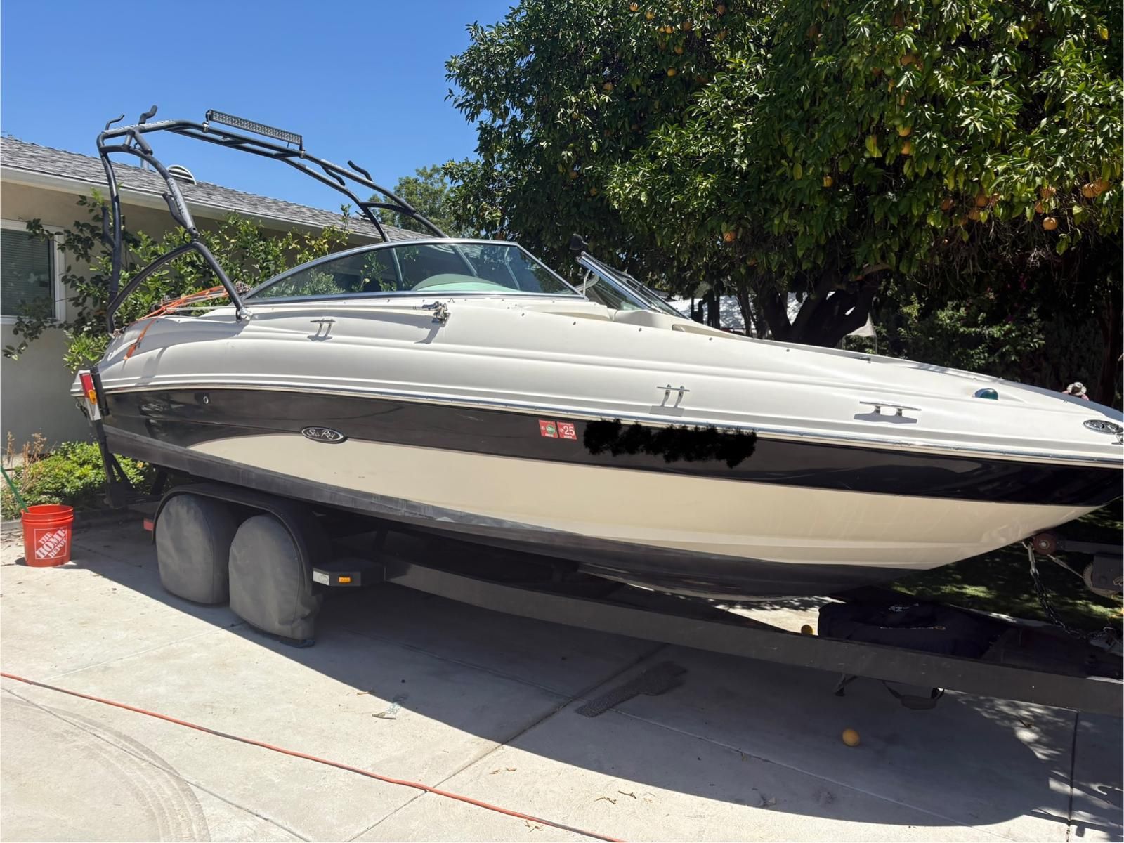 2004 Sea Ray Boat