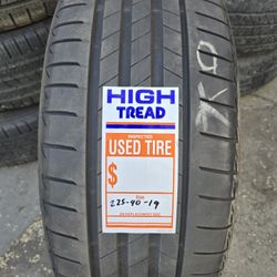 (1) 225 40 19 Bridgestone Run Flat Tire 