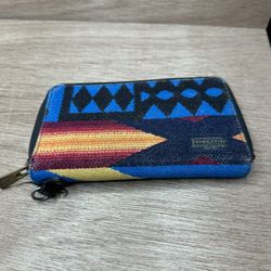Pendleton Pasco Smart Phone Wallet Zip Around Wrist Strap 7.25x4.25" Preowned
