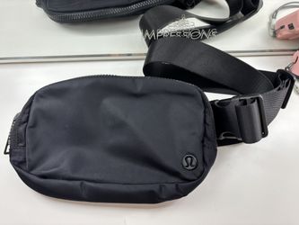 Lululemon Everywhere Belt Bag 