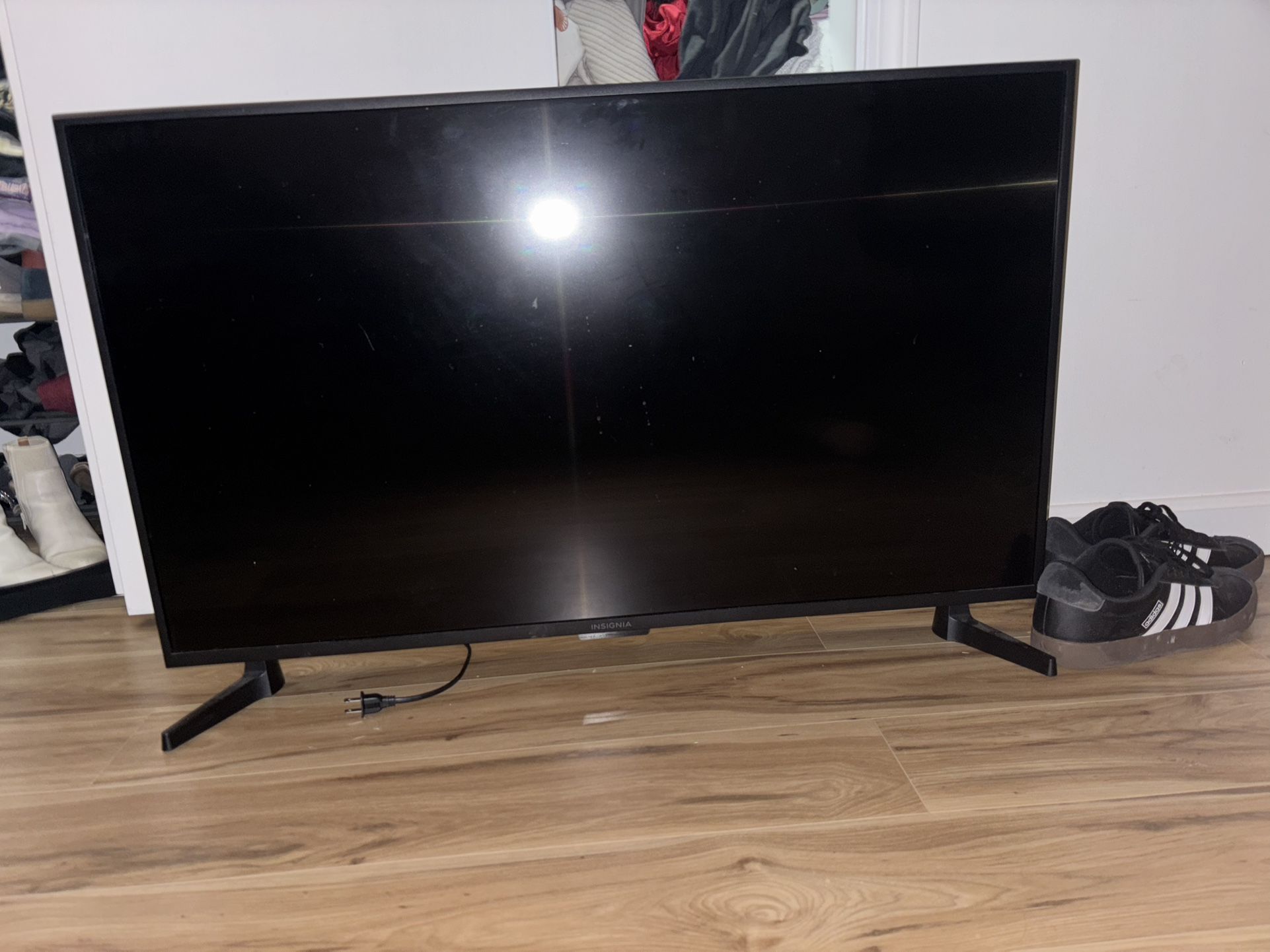 38 In Insignia Tv