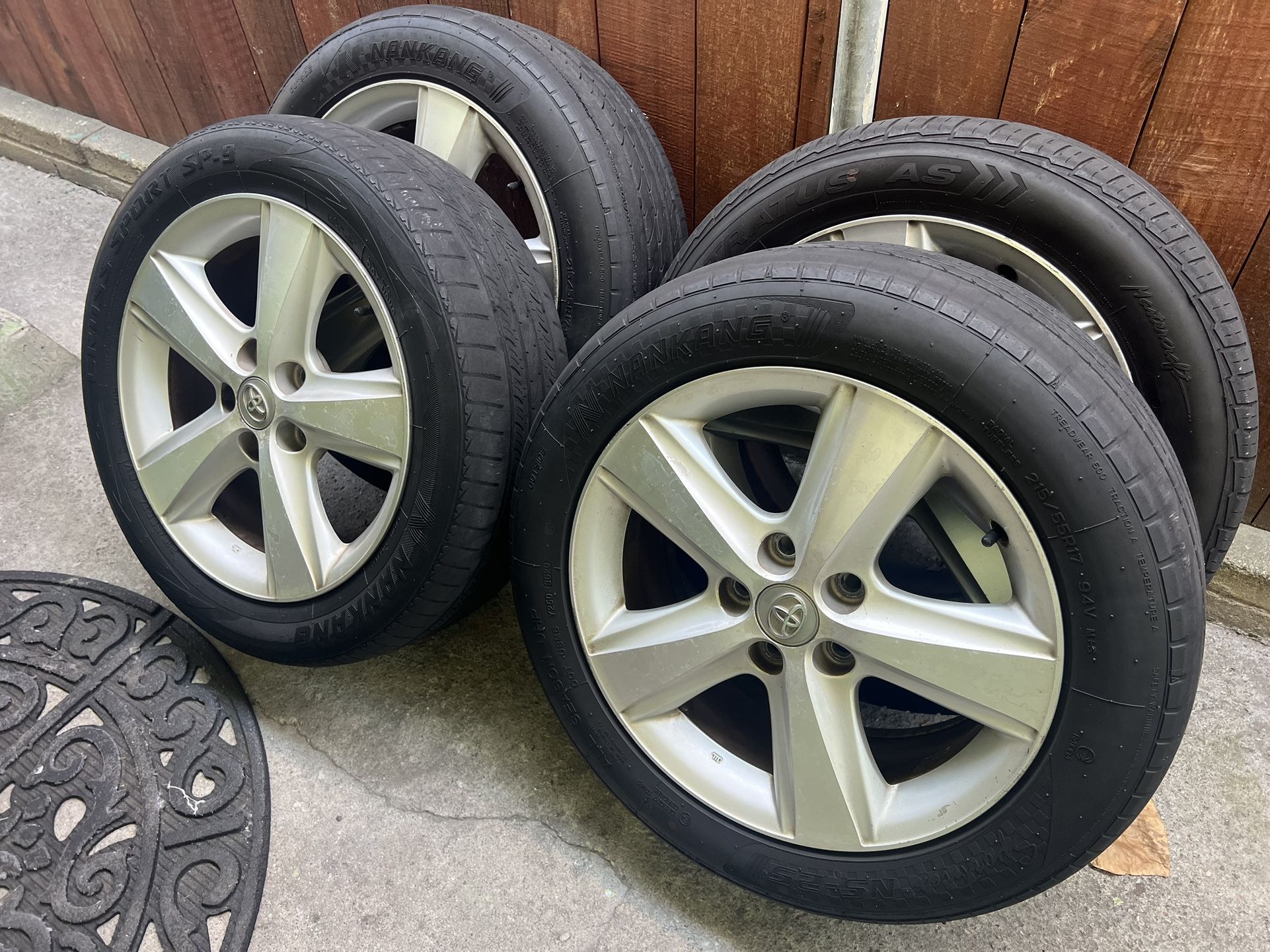 For Sale 2010 Toyota Camry Se 17 rims and Good Condition