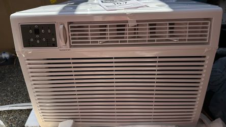 Durastar DRWHC232XNA1 23,200 BTU 230V Window Air Conditioner with 16000 BTU Supplemental Heating and Remote Control - White