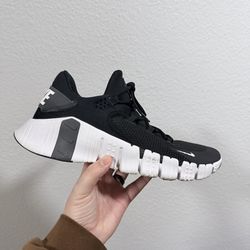 Nike black and white Metcon