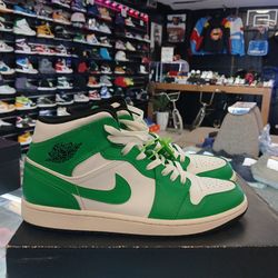 AIR JORDAN 1 MID / SIZE 10 / #(DQ8426 301) / ORIGINAL BOX