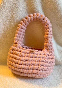 Egg hand bag