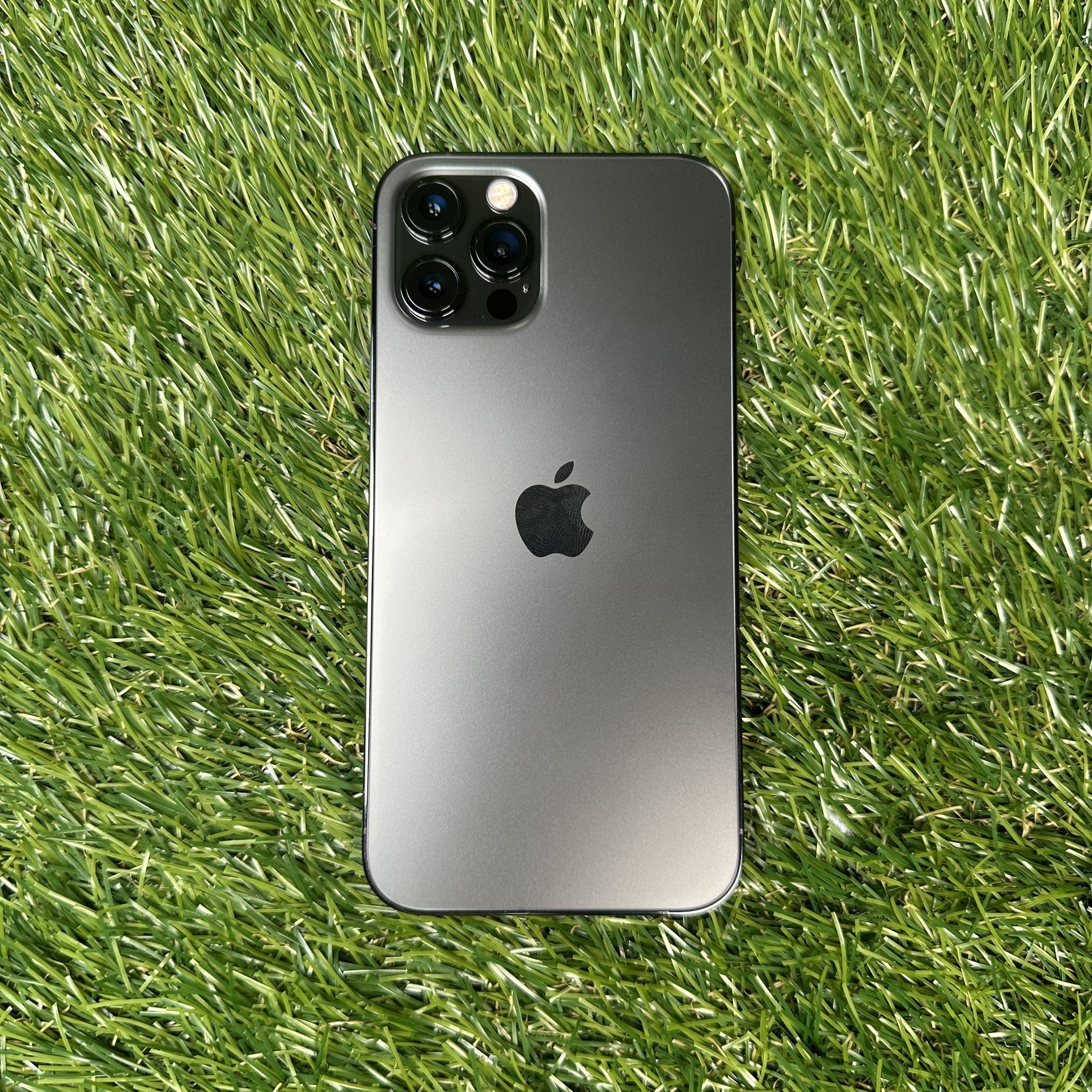 Apple iPhone 12 Pro 512 GB Graphite AT&T With Case