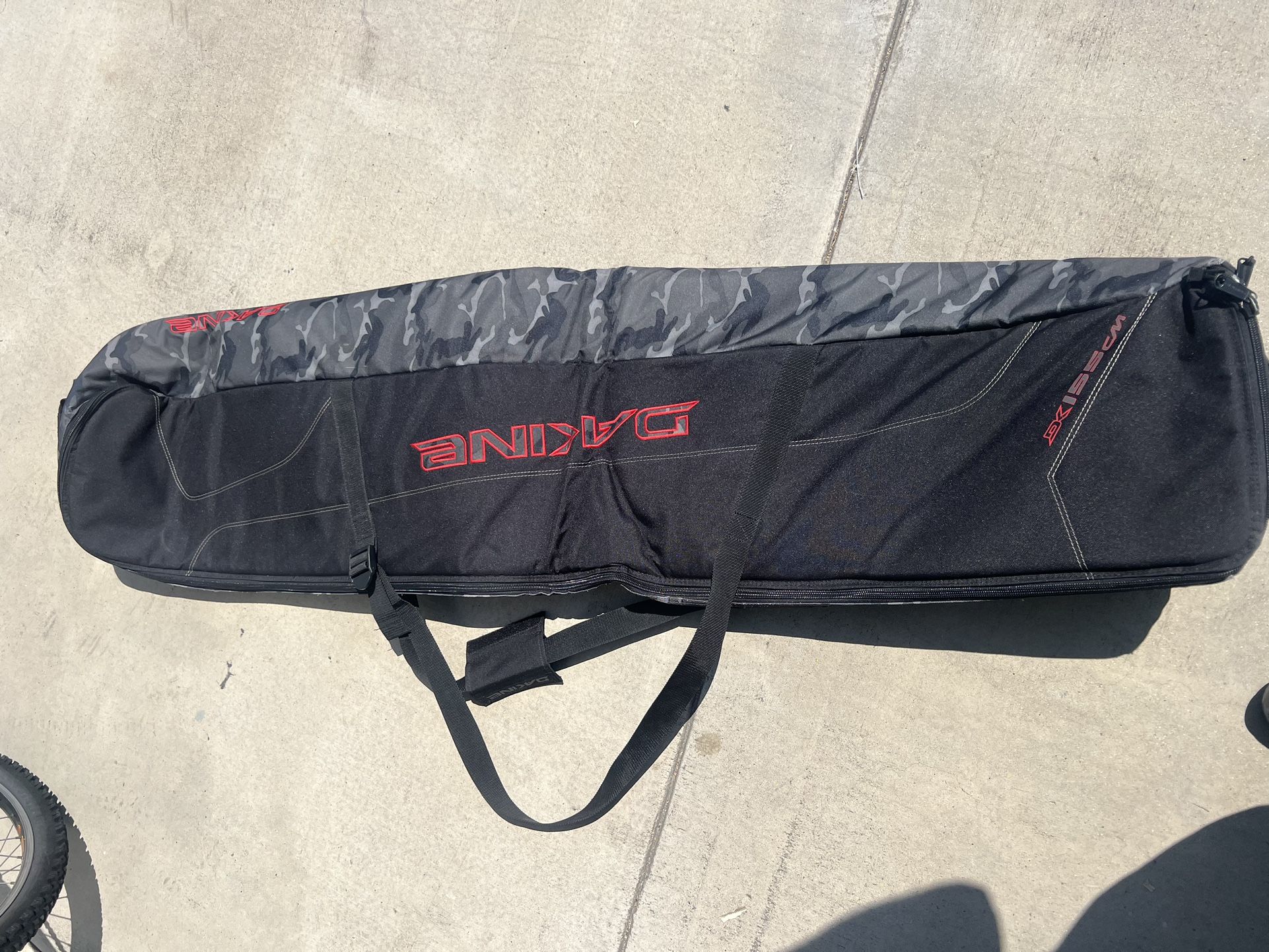 Dakine Snowboard Bag With Wheels 155cm Black And Camo Insulate Ski Snowboard Bag Low Roller High Roller