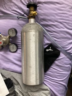 cute C. 0. 2  tank 5 pound with gauges