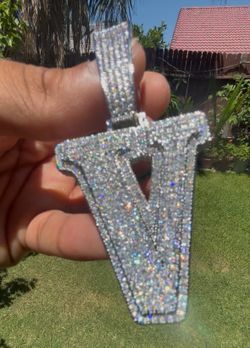 VVS Moissanite Bust Down Pendant PASSES DIAMOND TESTER (FREE CHAIN + FREE SHIPPING) A-Z💎