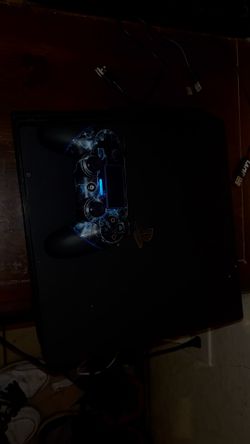 PS4 PRO 4 GAMES ONE CONTROLLER