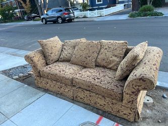 FREE - curb pickup - Couch - 935 Waverly Street, Palo Alto, CA, 94301