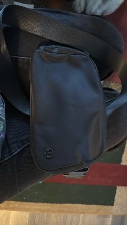 Lululemon belt bag in black