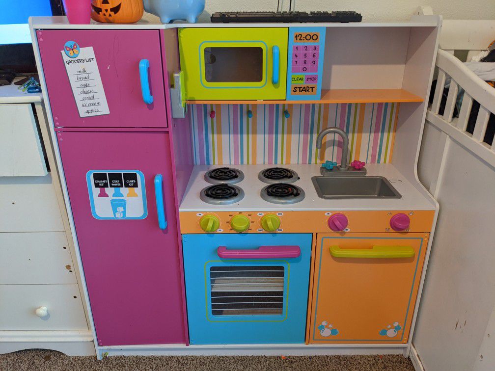 Kids Play Kitchen with lots of accessories (Pots, pans, food, plates and more)