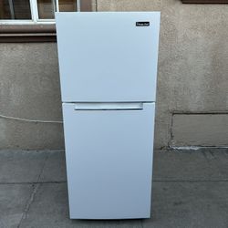 24x26x60 Magic Chef Fridge White 14cuft 3 Months Warranty