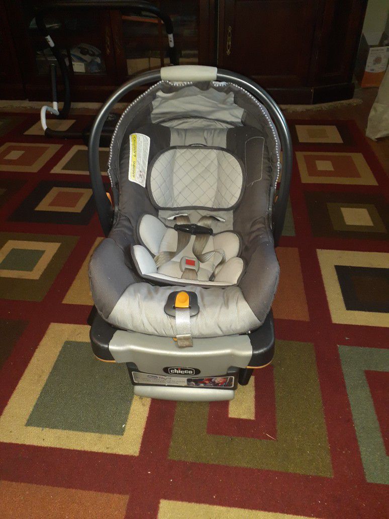 Chicco Baby Carseat Good Condition 