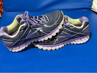 Women’s Brooks GTS Size “9”