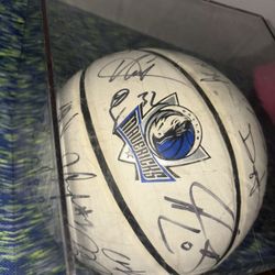 Autographed Dallas Mavericks Team Basketball 