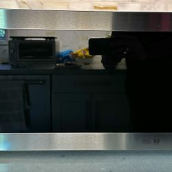 LG Microwave NeoChef 1.5 Cu. Ft.