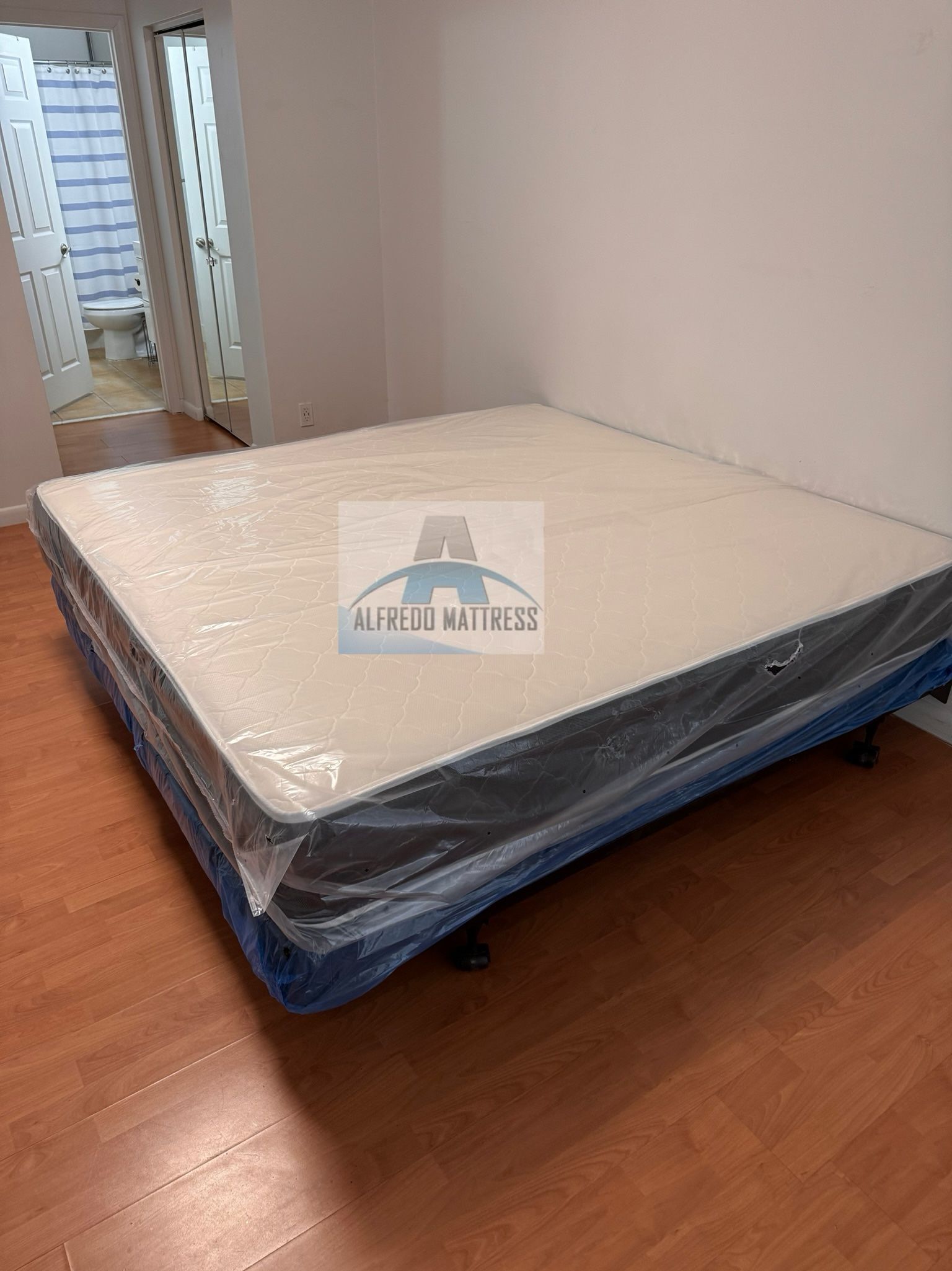 King mattress regular set with box spring ( 2pc brand new)